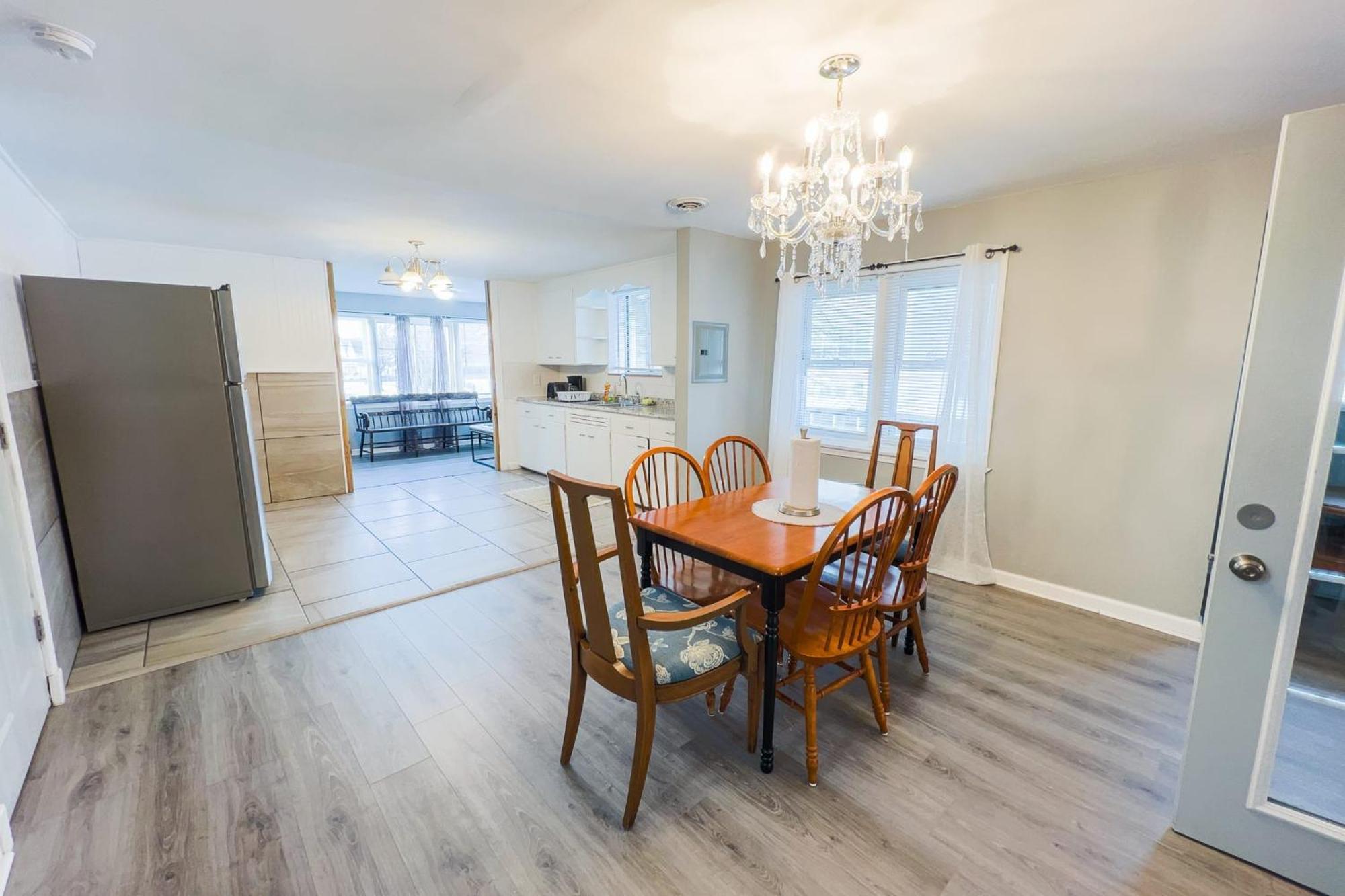 Large 6Br, 6 Bath In The City Of Niagara Falls Exterior photo