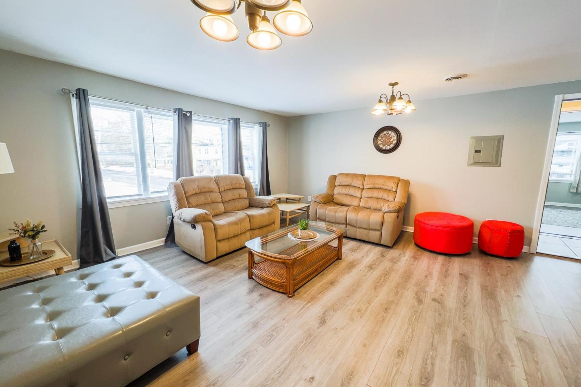 Large 6Br, 6 Bath In The City Of Niagara Falls Exterior photo