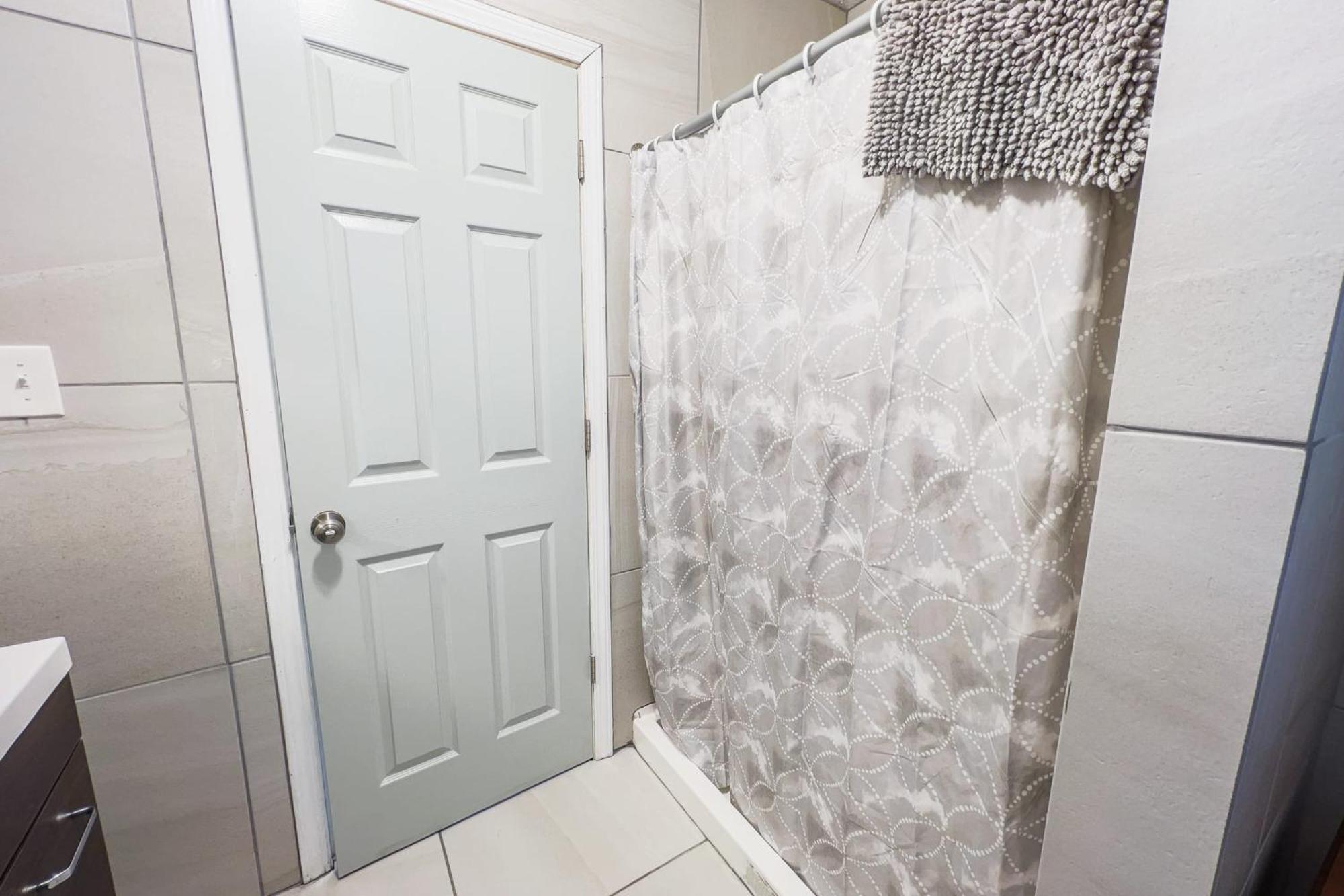 Large 6Br, 6 Bath In The City Of Niagara Falls Exterior photo